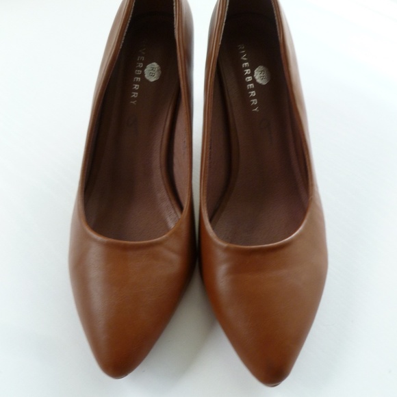 Riverberry Brand tan short pumps - Picture 2 of 6